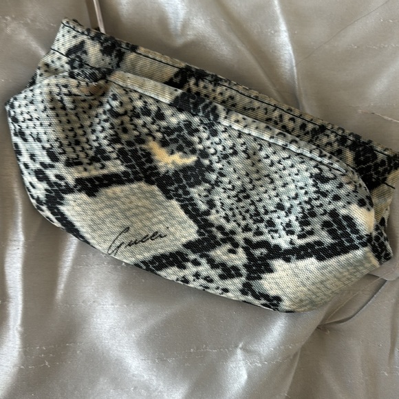 Gucci Small Makeup Bag - Picture 2 of 5